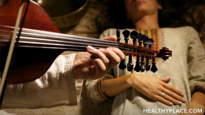 Hai provato la musica per alleviare l'ansia? I benefici sono infiniti, quindi ascolta la musica per alleviare l'ansia e apprendi alcuni dei vantaggi di HealthyPlace.