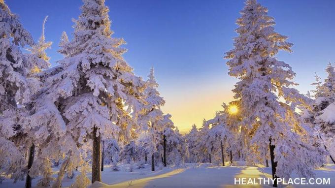 Resisti bene con l'inverno? In caso contrario, prova questi suggerimenti per tenere sotto controllo la depressione invernale. Imparali su HealthyPlace.
