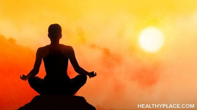 Una meditazione per rilassarti attraverso i tuoi pensieri ansiosi è utile quando le tecniche CBT falliscono. Prova questa meditazione senza giudizio per rilassarti quando sei ansioso.