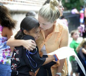 La fine dell'anno scolastico può essere difficile. Aiuta tuo figlio a sentirsi sicuro alla fine dell'anno scolastico con questi suggerimenti per aumentare la fiducia. 