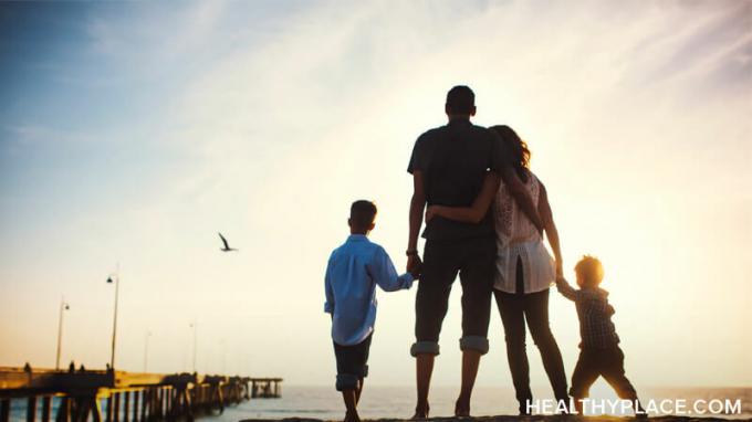 L'alcolismo mette a dura prova l'intera famiglia, dai figli degli alcolisti agli altri membri della famiglia. L'impatto dell'alcolismo può essere doloroso e permanente.