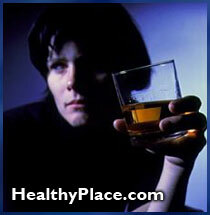 Disturbi bipolari e alcolismo coesistono comunemente. La comorbidità ha anche implicazioni per la diagnosi e il trattamento.