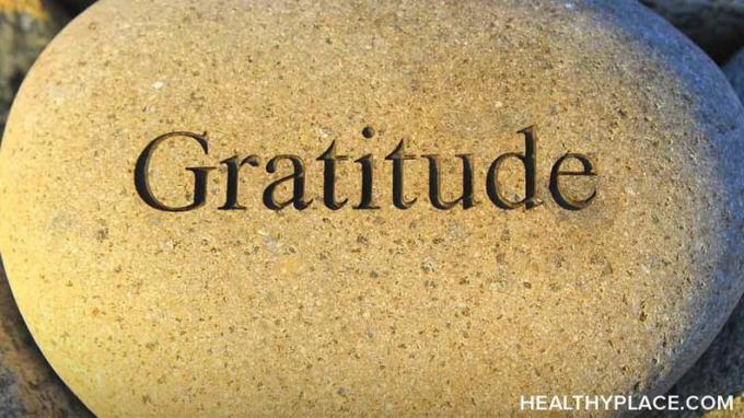 È difficile essere grati quando si vive con una malattia mentale. Ecco alcuni suggerimenti su come essere grati.