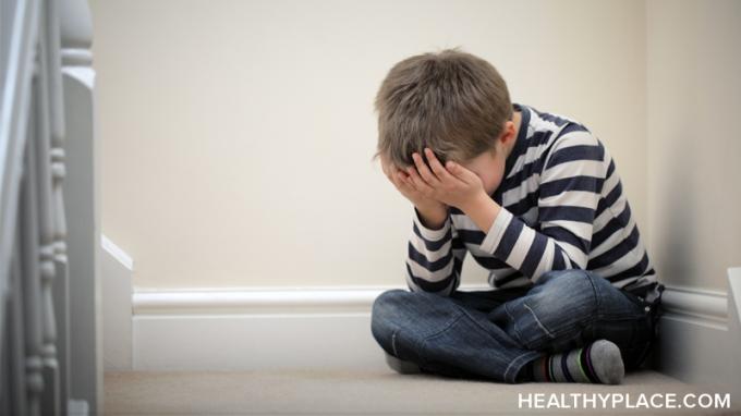 PTSD nei bambini è reale. Scopri HealthyPlace.com su cause, sintomi, effetti e trattamento della PTSD nei bambini di qualsiasi età