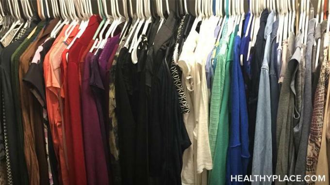 Fare shopping con ADHD può essere particolarmente impegnativo. Scopri perché acquistare vestiti con ADHD è difficile e quali misure puoi intraprendere per aiutarti.